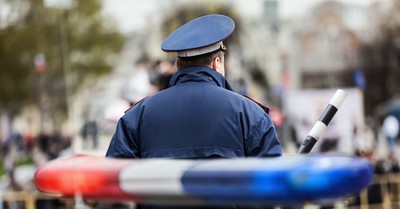 1200_on_628gosavtoinspektory-teper-ne-vprave-snimat-nomera-s-avtomobilej-pri-zaprete-na-ih-ehkspluataciyu-iz-za-narushenij_400 1200_on_628gosavtoinspektory-teper-ne-vprave-snimat-nomera-s-avtomobilej-pri-zaprete-na-ih-ehkspluataciyu-iz-za-narushenij_400