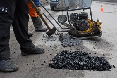 1415788197general_pages_i40332_na_dorogax_oblasti_prodoljaetsya_yamochnyi_remont_400 1415788197general_pages_i40332_na_dorogax_oblasti_prodoljaetsya_yamochnyi_remont_400