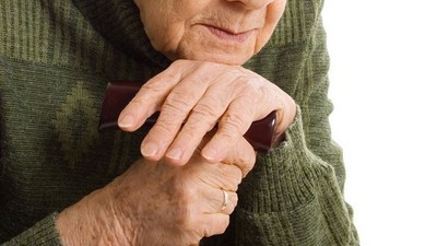 troe-parnej-pytalis-obvorovat-spyashhuyu-pensionerku-v-goryachem-klyuche_400 troe-parnej-pytalis-obvorovat-spyashhuyu-pensionerku-v-goryachem-klyuche_400