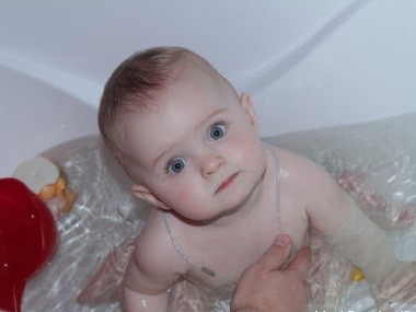 zanyatiya-s-rebenkom-v-vode-v-vannoy-basseyne-vodoeme. zanyatiya-s-rebenkom-v-vode-v-vannoy-basseyne-vodoeme.